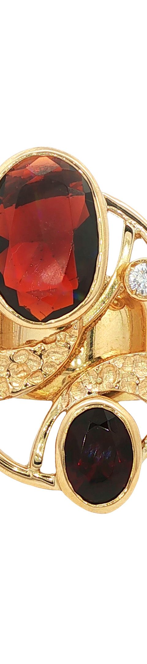 Vintage 18K Gold Ring with Garnet and Diamond
